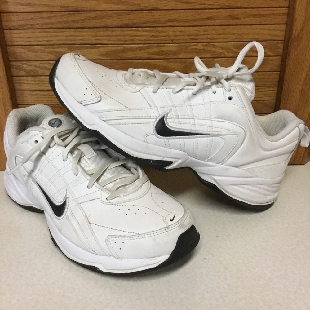 Nike Leather Court Lite Shoes. US 9 EUC